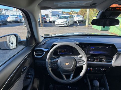 Used 2025 Chevrolet TrailBlazer LT image 32
