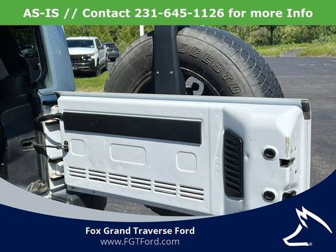 Used 2014 Jeep Wrangler Unlimited Sahara w/ Dual Top Group AWD/4WD image 33