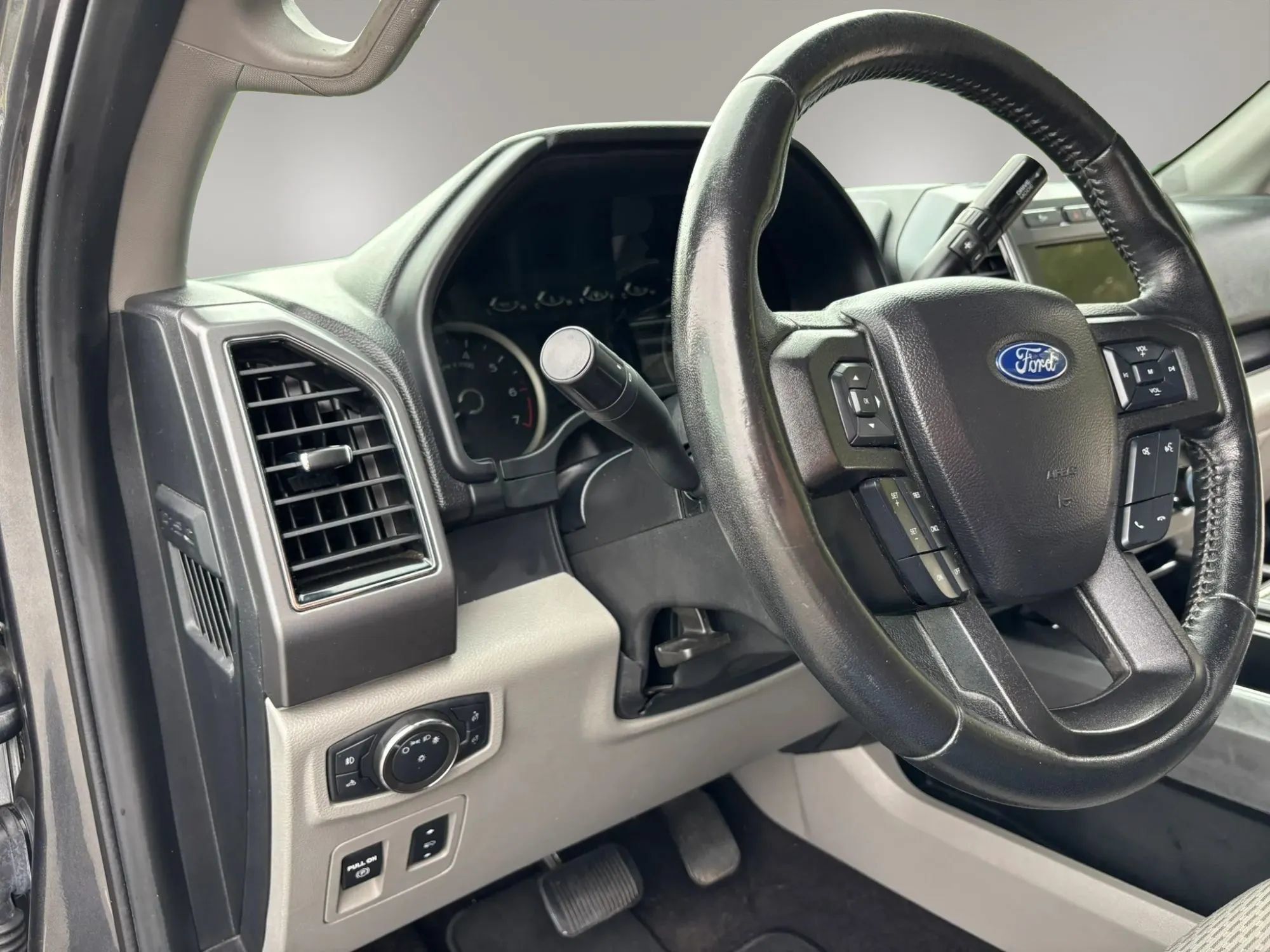 Used 2020 Ford F150 XLT w/ Equipment Group 302A Luxury AWD/4WD image 26