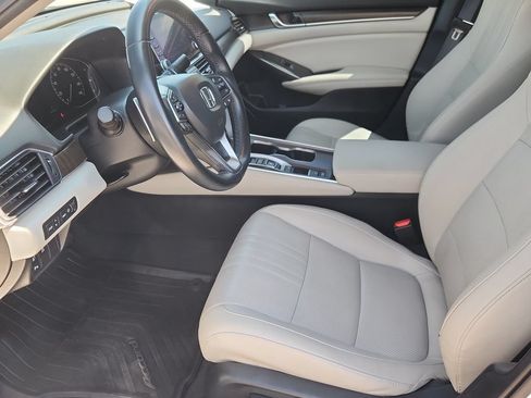 Used 2020 Honda Accord Touring image 7