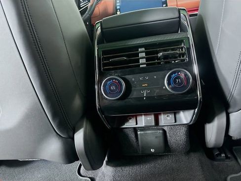 Used 2025 Land Rover Range Rover Sport SV Edition Two image 25