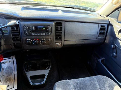 Used 2004 Dodge Dakota Club Cab 2WD w/ Tire & Handling Group image 36