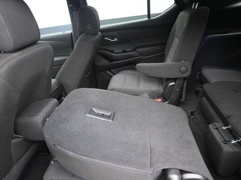 Used 2023 Chevrolet Traverse LT FWD image 14