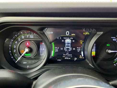 Used 2025 Jeep Wrangler Unlimited Sahara w/ Safety Group AWD/4WD image 14