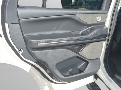 New 2025 Lincoln Navigator Reserve image 11