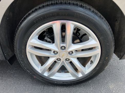 Used 2019 Chevrolet Equinox Premier FWD image 12
