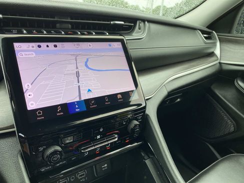 Certified 2023 Jeep Grand Cherokee Limited AWD/4WD image 30