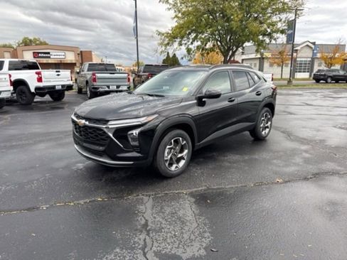 New 2026 Chevrolet Trax LT w/ Driver Confidence Package image 3