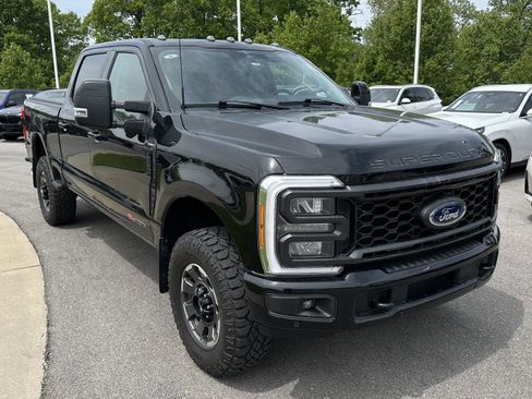 Used 2023 Ford F250 Lariat w/ Lariat Ultimate Package AWD/4WD image 2