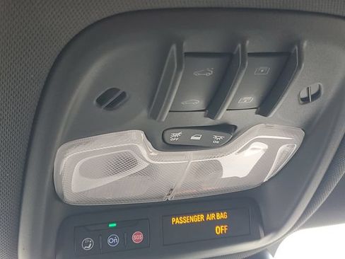 Used 2025 Chevrolet TrailBlazer RS w/ Convenience Package AWD/4WD image 31