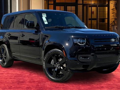 New 2025 Land Rover Defender 110 X-Dynamic SE image 3