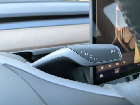 Used 2024 Tesla Model Y Long Range image 17