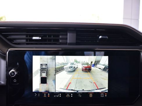 Used 2025 GMC Sierra 1500 AT4 w/ AT4 Premium Package AWD/4WD image 19