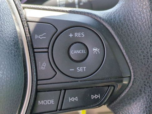 Used 2018 Toyota Camry LE FWD image 21