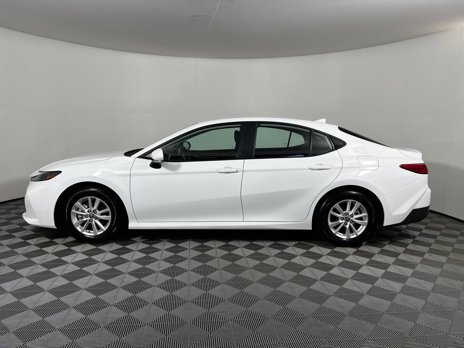 Used 2025 Toyota Camry LE FWD image 8