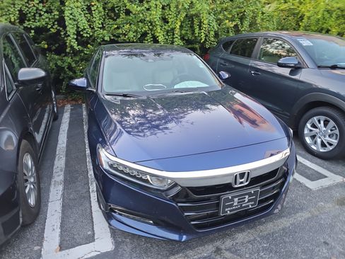 Certified 2020 Honda Accord EX image 4