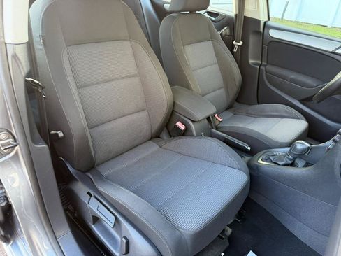 Used 2013 Volkswagen Golf 4-Door FWD image 38