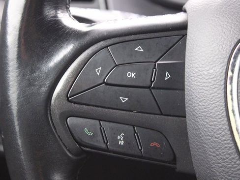 Used 2018 Dodge Challenger SXT image 25