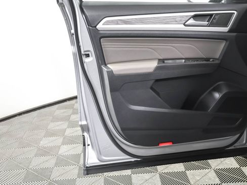 Used 2022 Volkswagen Atlas Cross Sport SE image 31