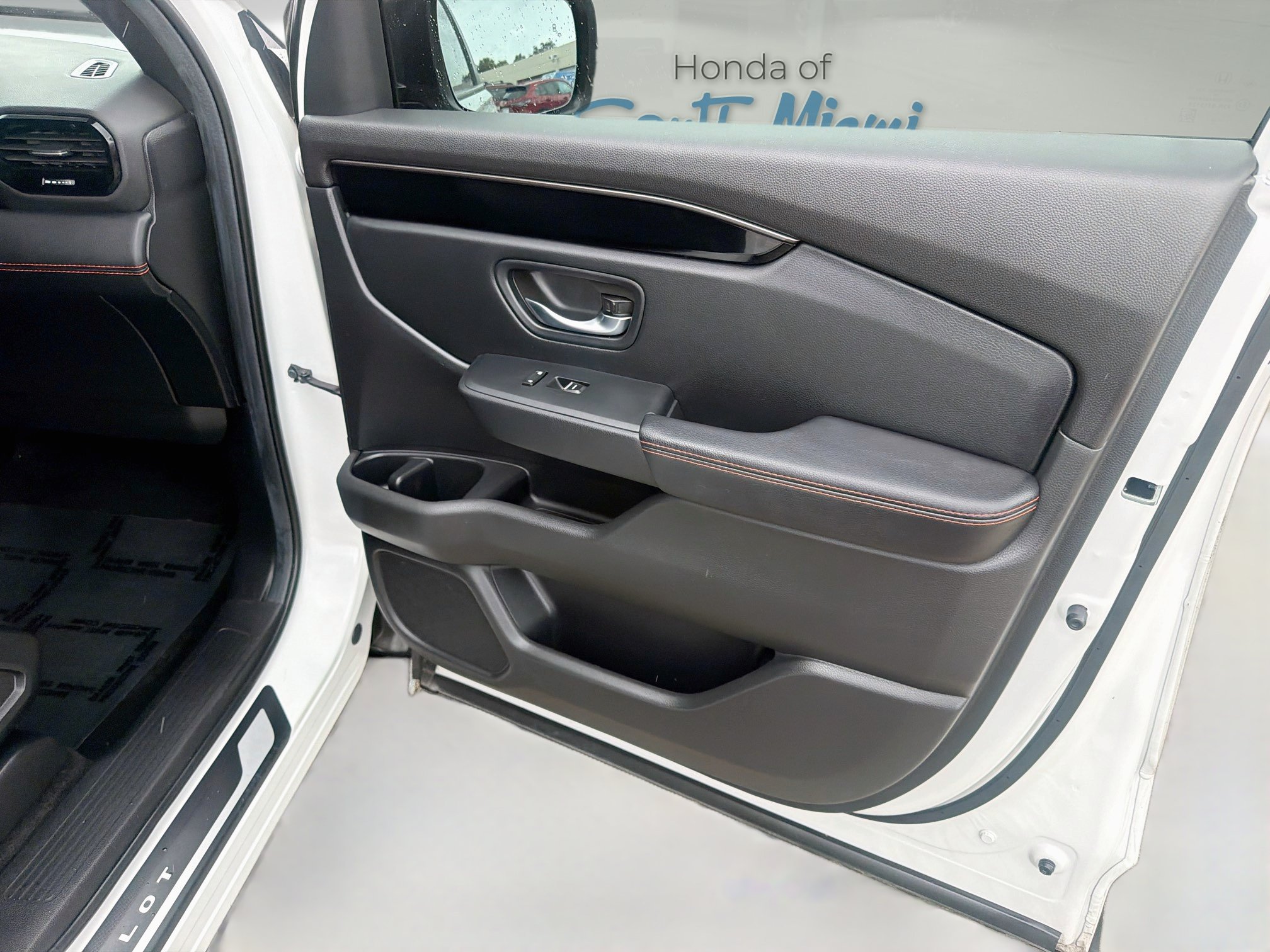 Used 2025 Honda Pilot TrailSport image 33