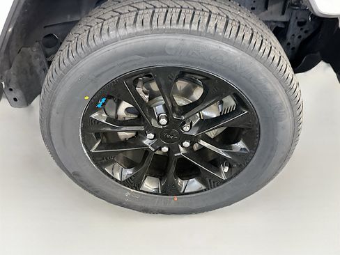 Used 2023 Jeep Wrangler Sahara image 11