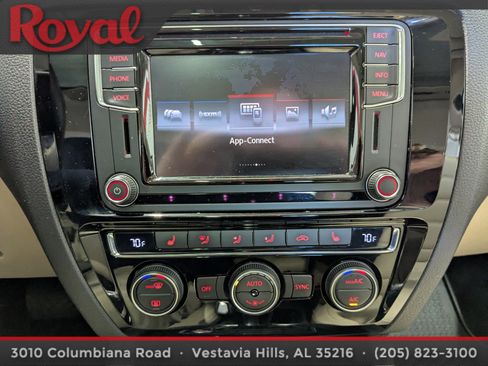 Used 2017 Volkswagen Jetta SEL image 18
