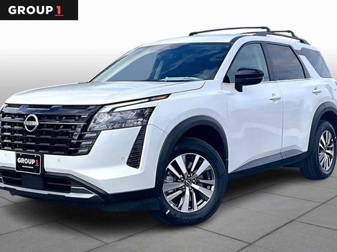 New 2026 Nissan Pathfinder SL image 1