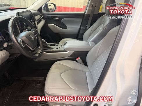 Certified 2022 Toyota Highlander XLE image 7