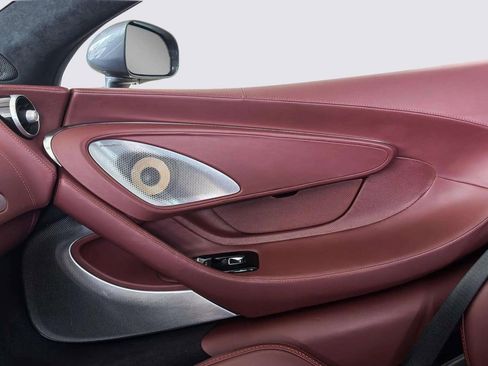 Used 2023 McLaren GT image 13