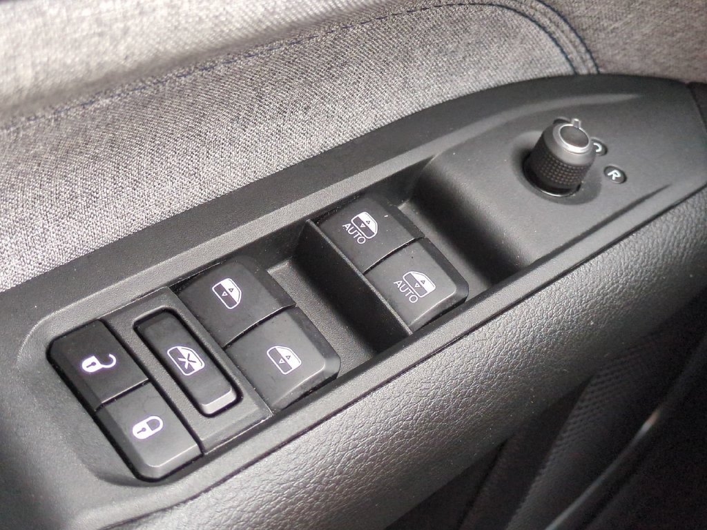 Used 2023 Jeep Compass Latitude w/ Convenience Group AWD/4WD image 21