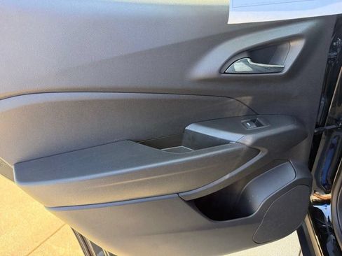 Used 2025 Chevrolet Trax LS FWD image 12