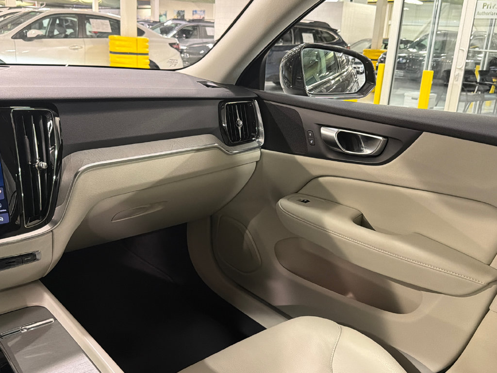 Certified 2025 Volvo V60 B5 Cross Country Plus AWD/4WD image 24