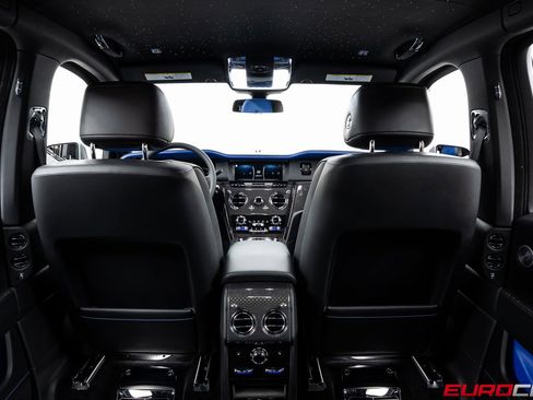 Used 2022 Rolls-Royce Cullinan Black Badge w/ Dark Exterior Package image 25