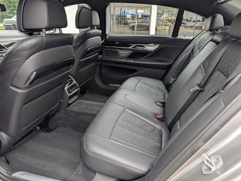 Used 2022 BMW 740i xDrive w/ M Sport Package image 31