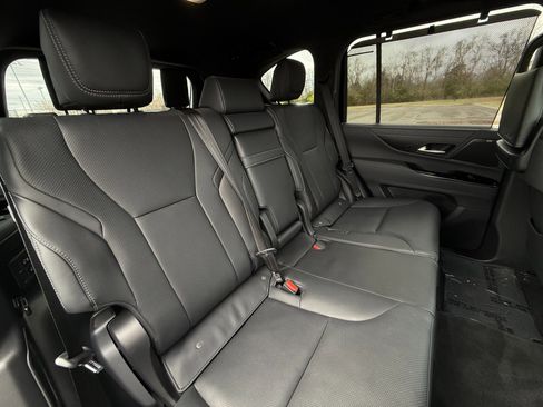 Used 2023 Lexus LX 600 4WD w/ Luxury Package image 25