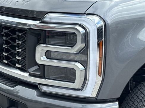 Certified 2024 Ford F350 Platinum w/ FX4 Off-Road Package image 9