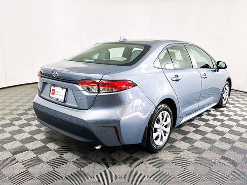 Used 2025 Toyota Corolla LE image 3