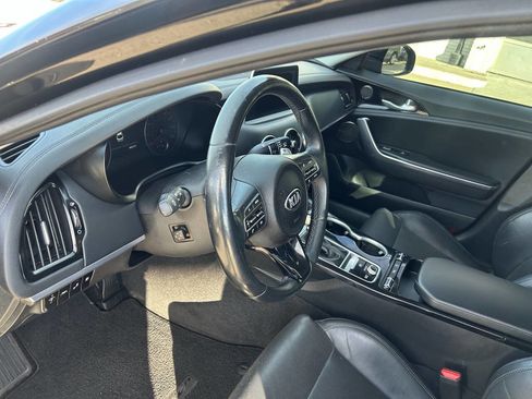 Used 2018 Kia Stinger Premium image 12