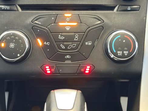 Used 2016 Ford Fusion SE w/ Equipment Group 202A image 22