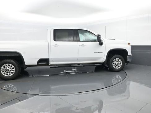 Used 2025 Chevrolet Silverado 2500 LT w/ Convenience Package image 4