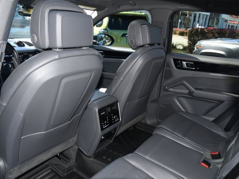 Used 2019 Porsche Cayenne image 18