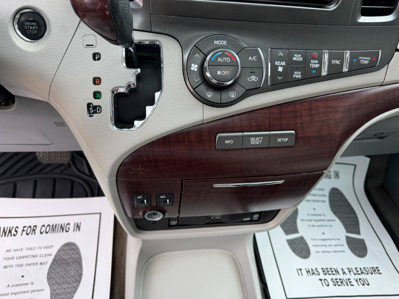 Used 2013 Toyota Sienna XLE w/ Entertainment Pkg FWD image 17