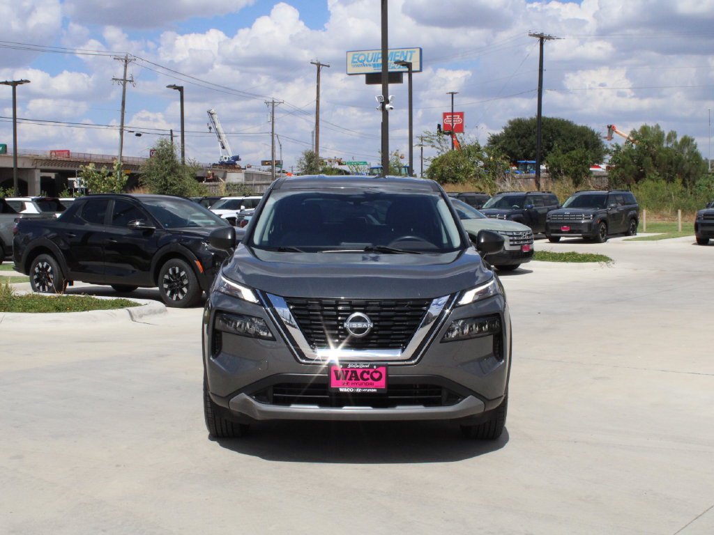 Used 2023 Nissan Rogue S FWD image 2