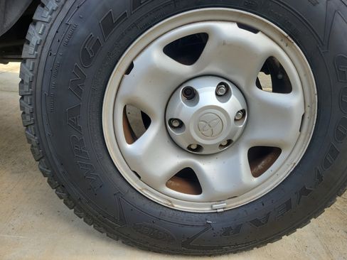 Used 2016 Toyota Tacoma SR RWD image 5