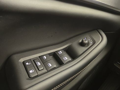 Used 2023 Jeep Grand Cherokee L Laredo image 32