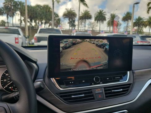 Used 2025 Nissan Altima 2.5 SV w/ SV Special Edition Package image 24