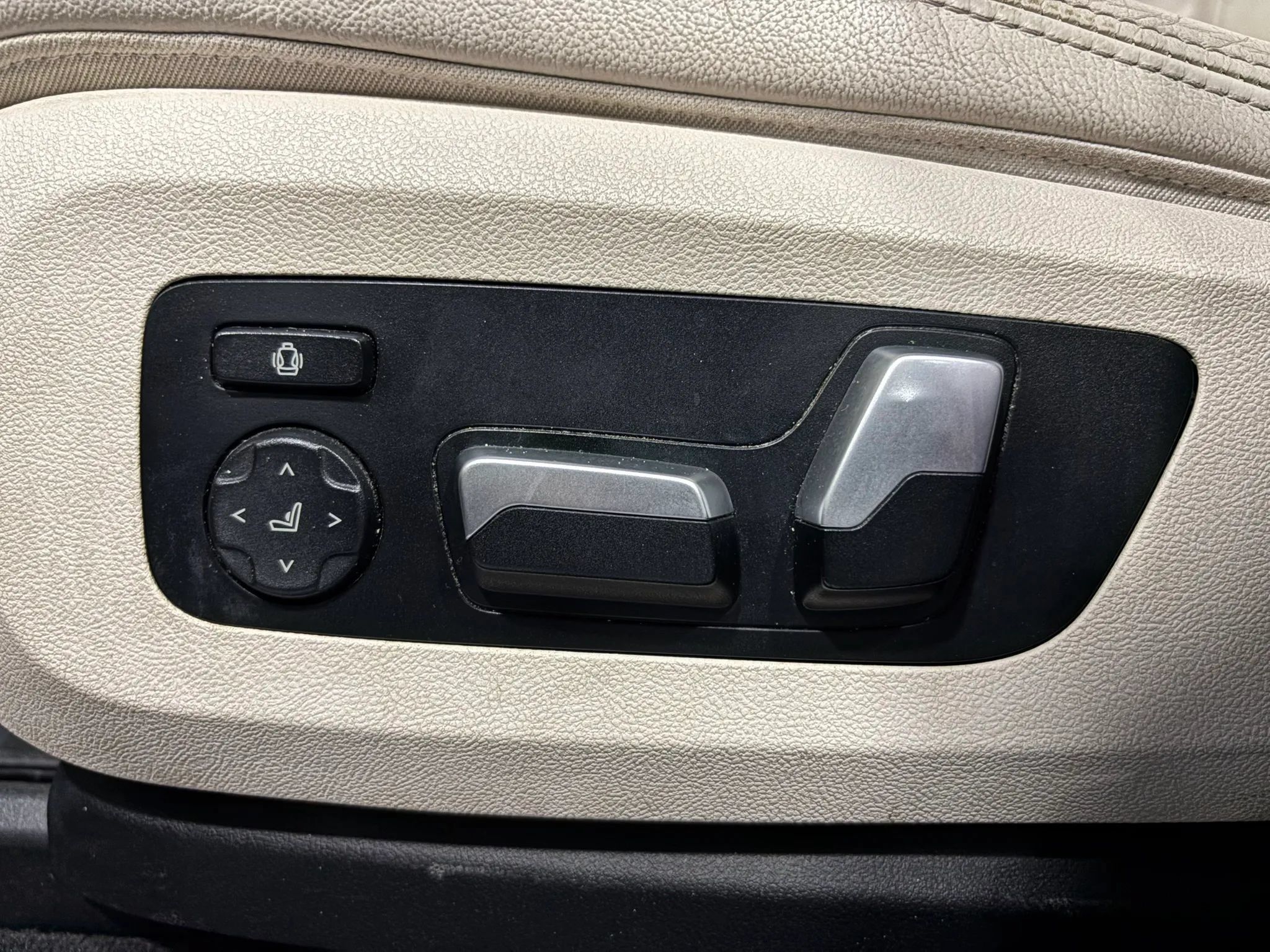 Used 2021 BMW X5 sDrive40i w/ Premium Package RWD image 13