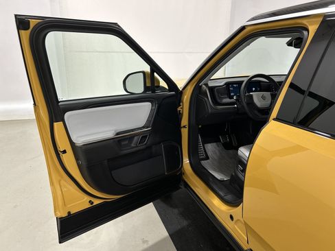 Used 2023 Rivian R1S Adventure AWD/4WD image 16