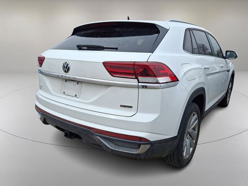 Used 2020 Volkswagen Atlas Cross Sport SE w/ Towing Package image 5
