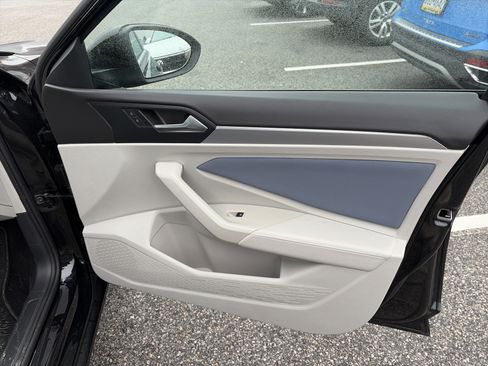 Certified 2025 Volkswagen Jetta SE image 19